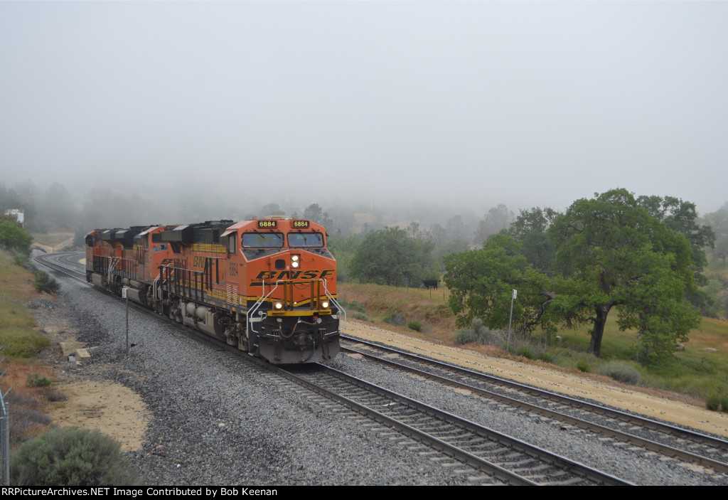 BNSF 6884